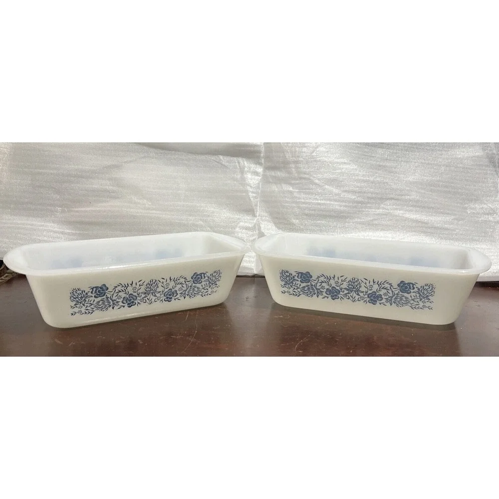 Vintage OvenWare 522-Loaf‎ Pan Milk Glass -White with Blue Clover Print -USA - 2